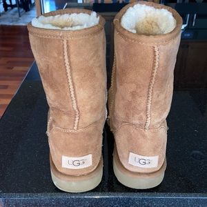 UGG® Classic Short II